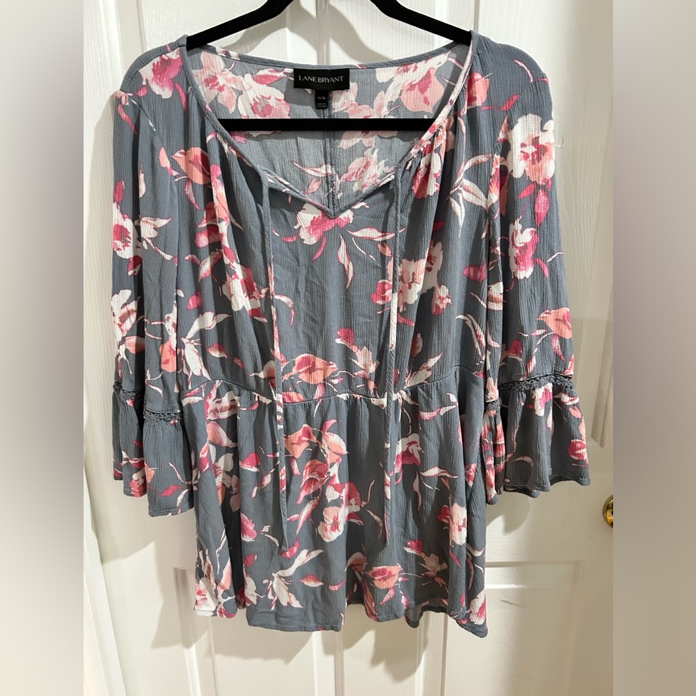 Lane Bryant 14/16 Floral Top Gray/Pink EUC Gathered Waist and 3/4 Sleeves